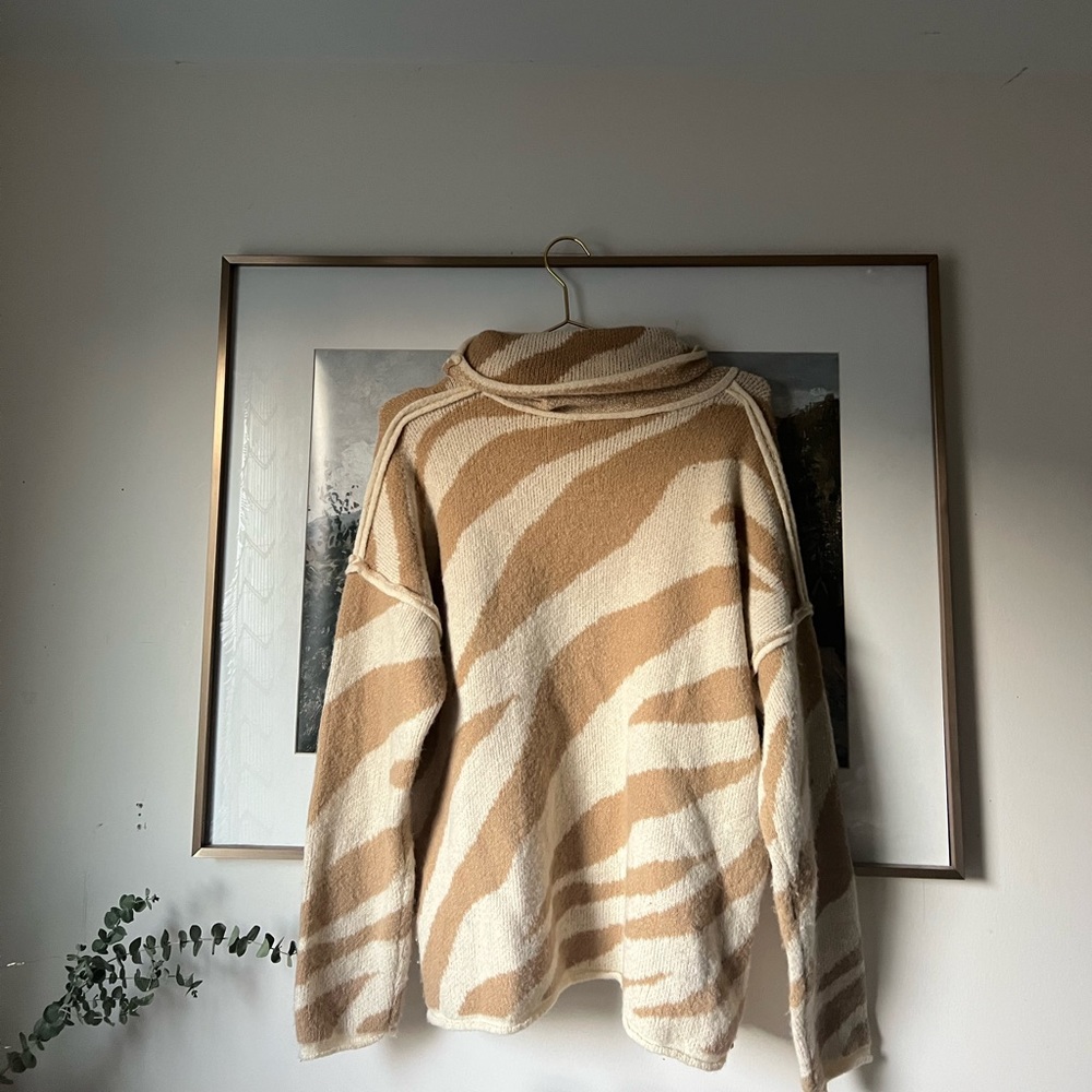 NWT 12th tribe turtleneck animal print m/l